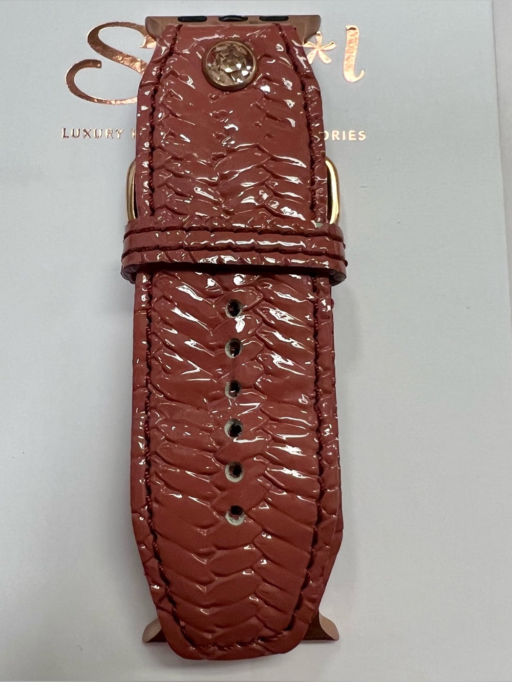 Spark*l band for Apple Watch
Luxe leather
Small apple adapters
Size 2